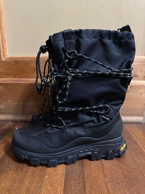 UGG waterproof women’s Black waterproof boots size 7 brand new